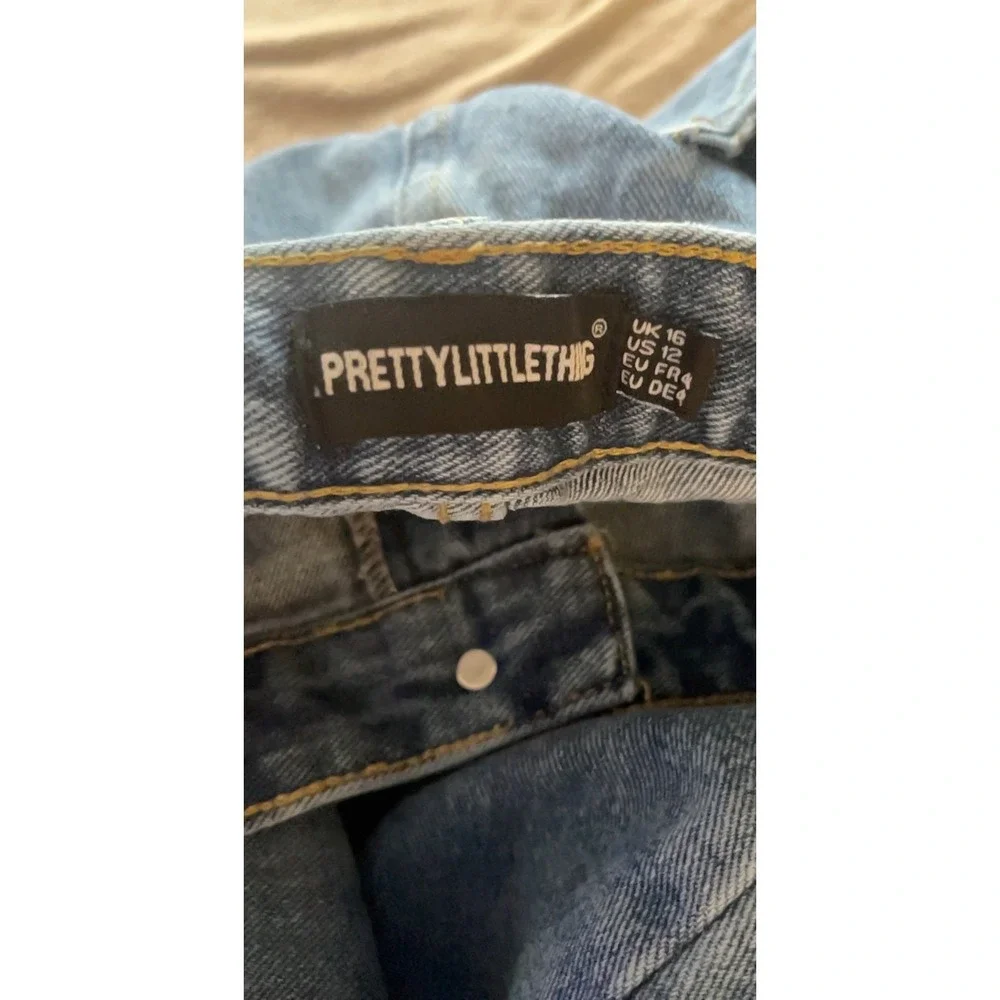 PrettyLittleThing Light Wash Denim Straight Leg Jeans Women's Size US 12‎